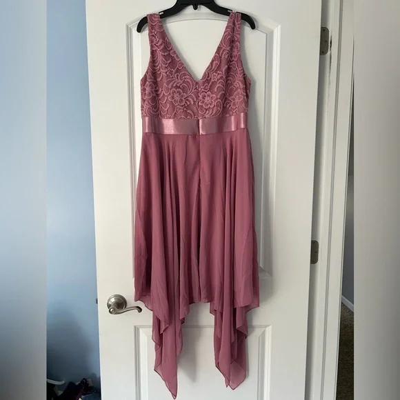 Women’s formal dress, worn once! - Picture 1 of 3